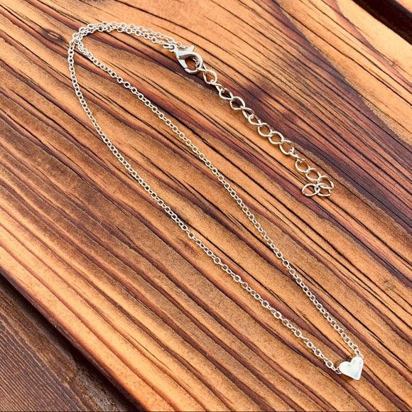 Heart ♡ GOLD - Minimalist Necklace - Picture 3 of 4